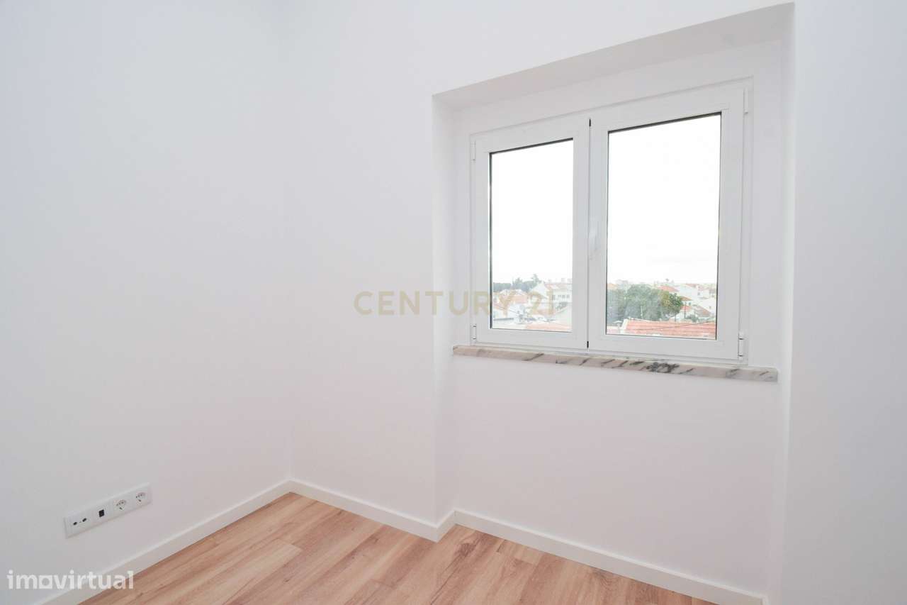 MORADIA T2 com Jardim * Bairro tranquilo em Cova da Piedade Almada-26