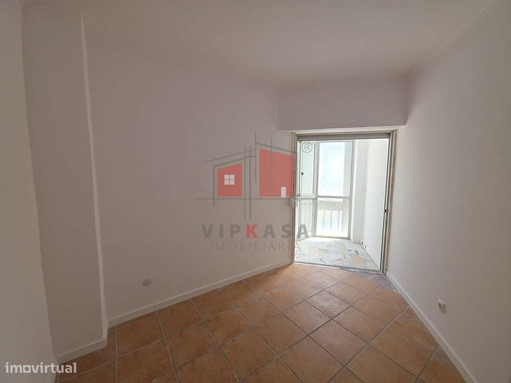 Apartamento T3 na Tapada da Mercês-9