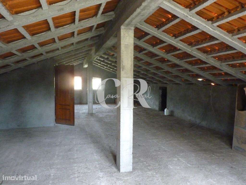 Fantástica moradia T3 com garagem e terreno generoso em Vila Facaia –-44