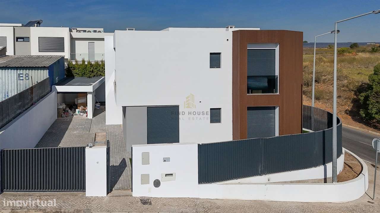 Moradia Isolada T4 com piscina na Abóbada, São Domingos de Rana - Grande imagem: 4/32