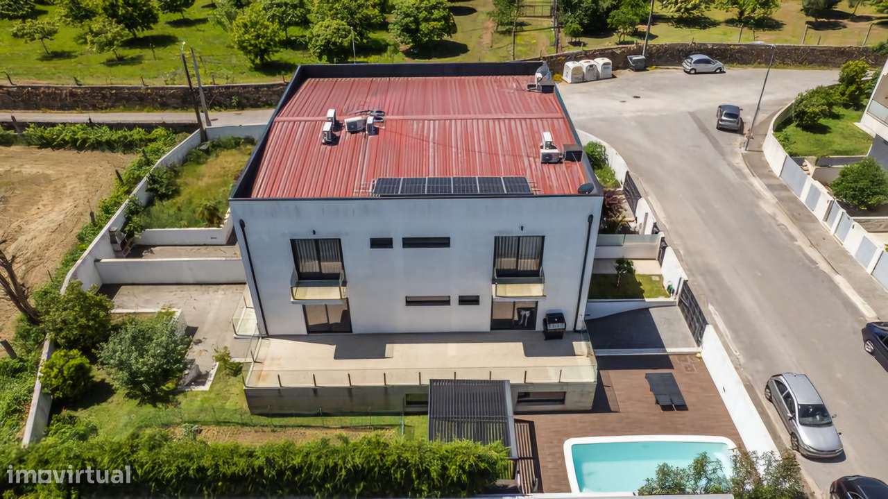 Moradia T4 com 2 Suites em Dume - Braga-38