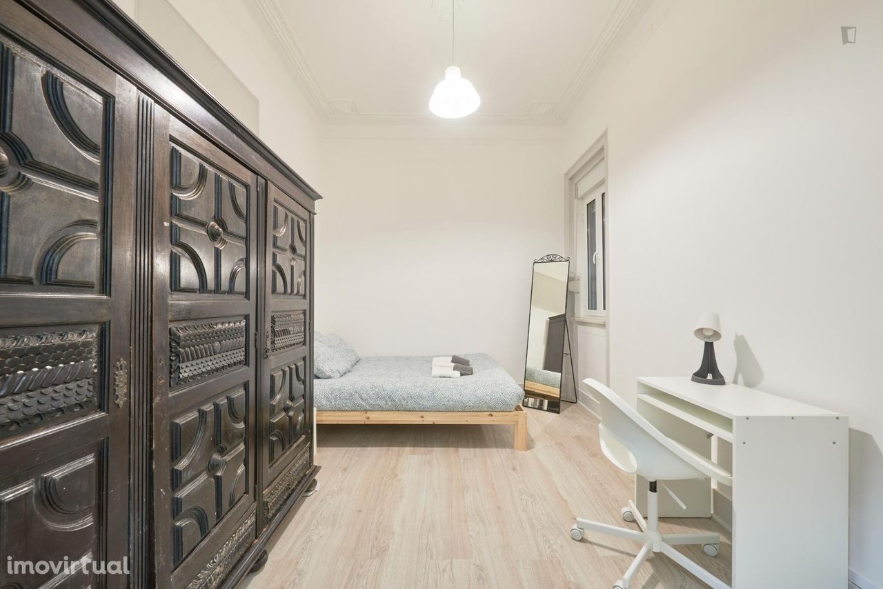 569383 - Quarto com cama de casal em apartamento com 5 quartos