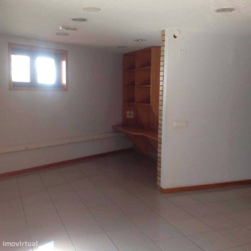 Espaço comercial para arrendamento - Grande imagem: 4/14