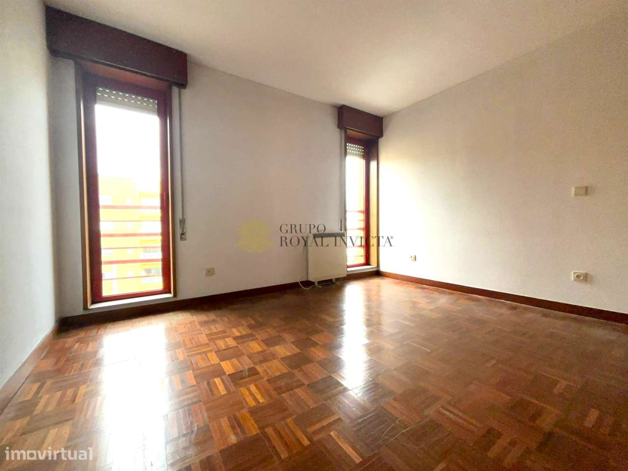 Apartamento T3  com Box Fechada e Varanda junto ao metro -  Senhora da-15