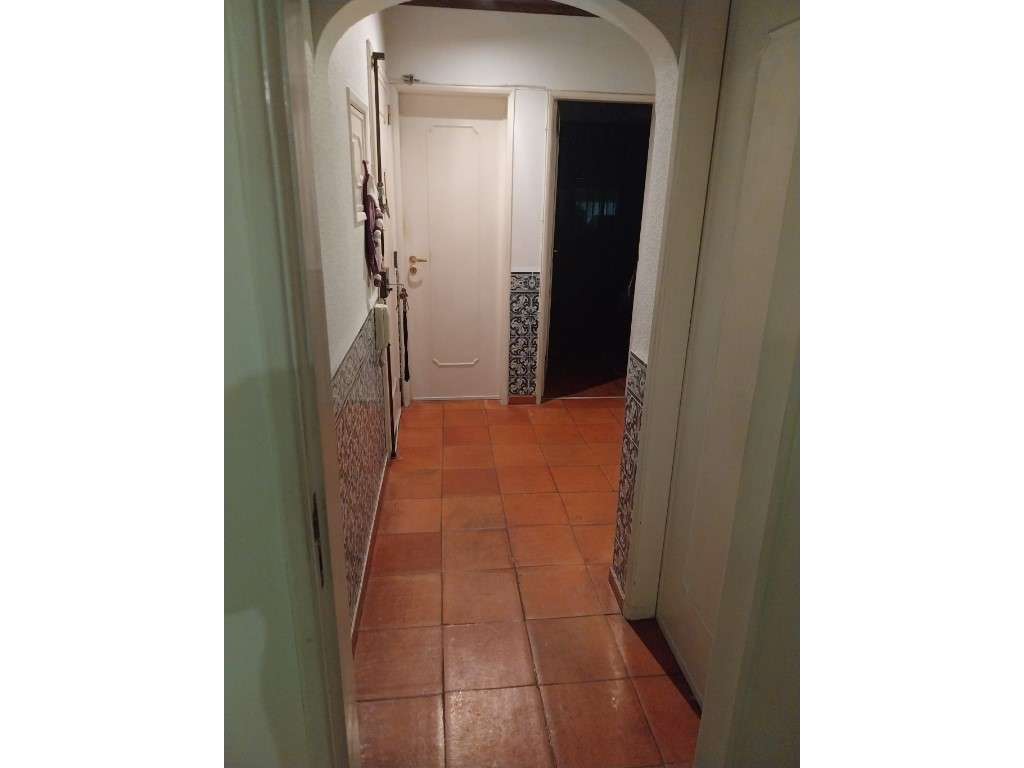 Espetacular apartamento T2 com varanda junto ao Hospital dos Lusiadas.-16