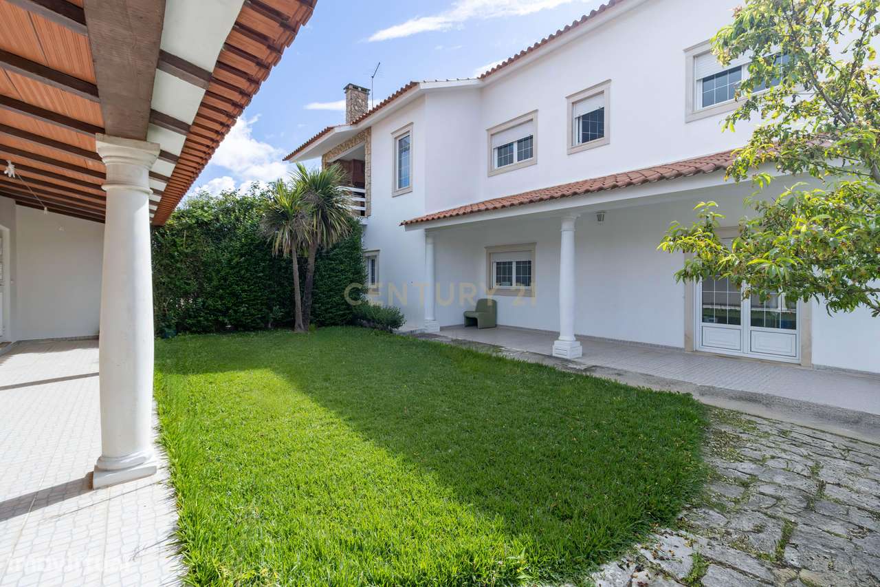 Casa Renovada em Aljubarrota, Alcobaça - 4 Quartos e Jardim-2