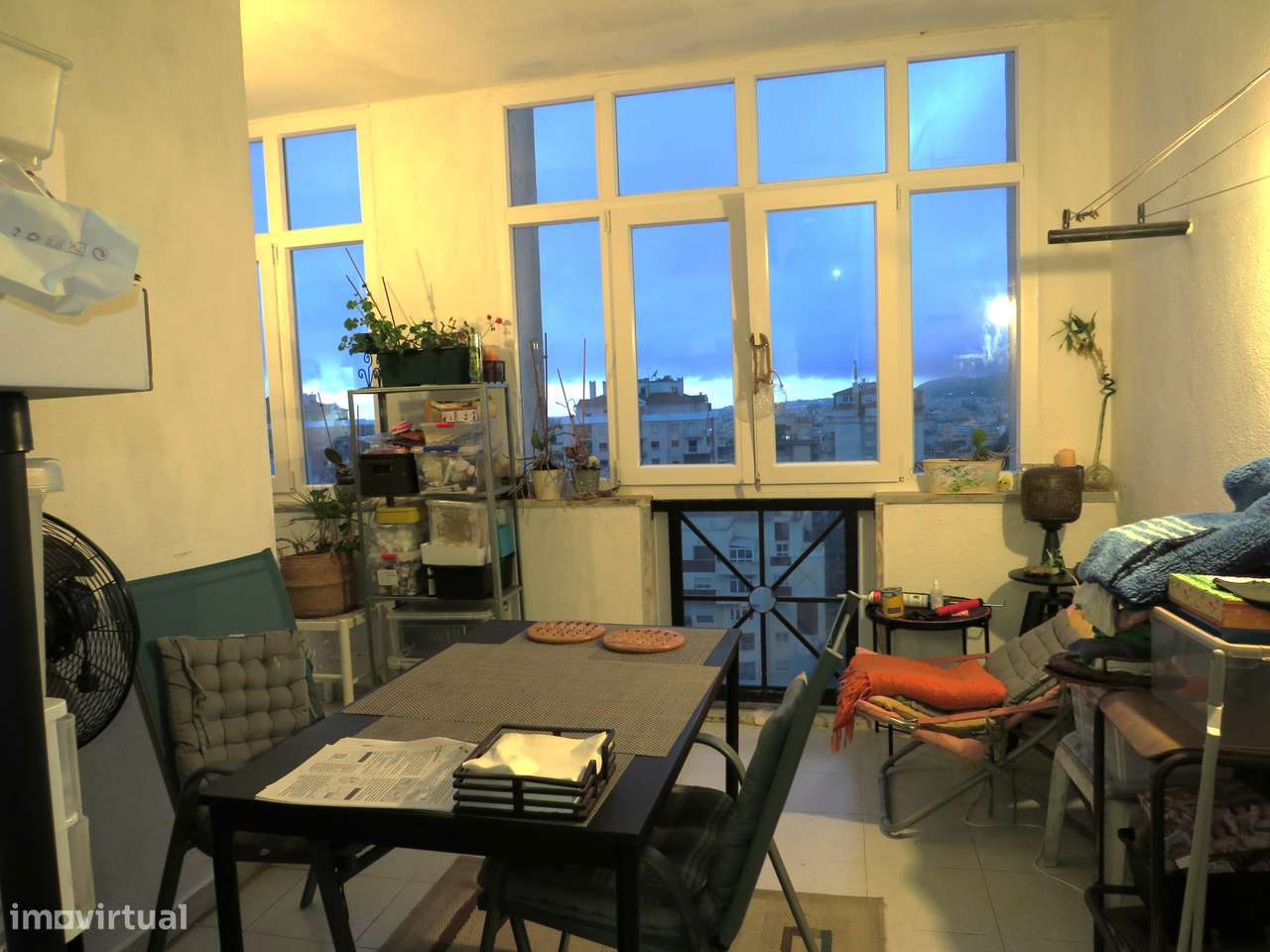 Excelente T2 na Tapada das Mercês, com 124 m² de área bruta - Grande imagem: 4/23