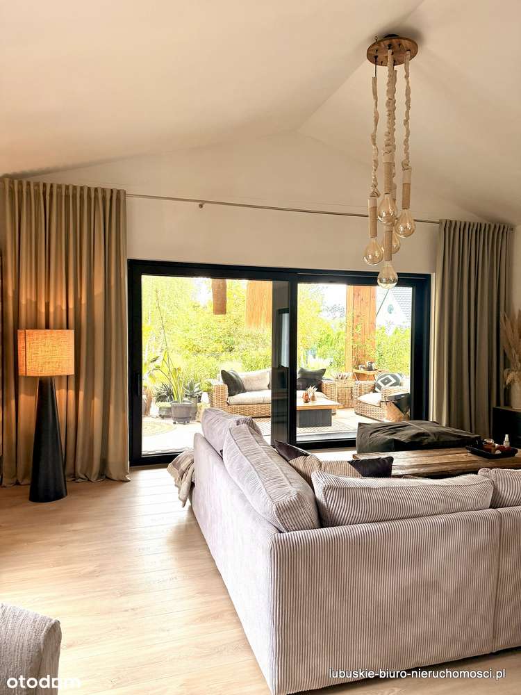 Komfortowy dom jednorodzinny z pięknym ogrodem-17