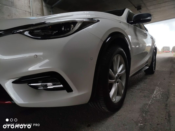 Infiniti Q30 1.6t Premium Tech Gallery White - 7