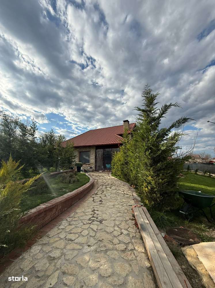 Casă nouă de vânzare, 3 camere, curte mare-13