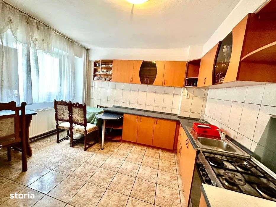 Apartament cu 3 camere,80mp,parcare, Zona Semicentrala - Imagine principală: 5/8