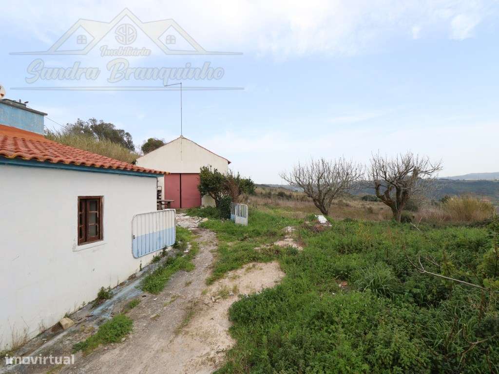 Moradia T3 com garagem e terreno 4120m2-23