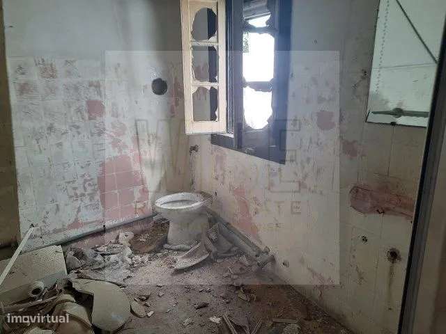 Edifício para recuperar na alta de Coimbra!-7