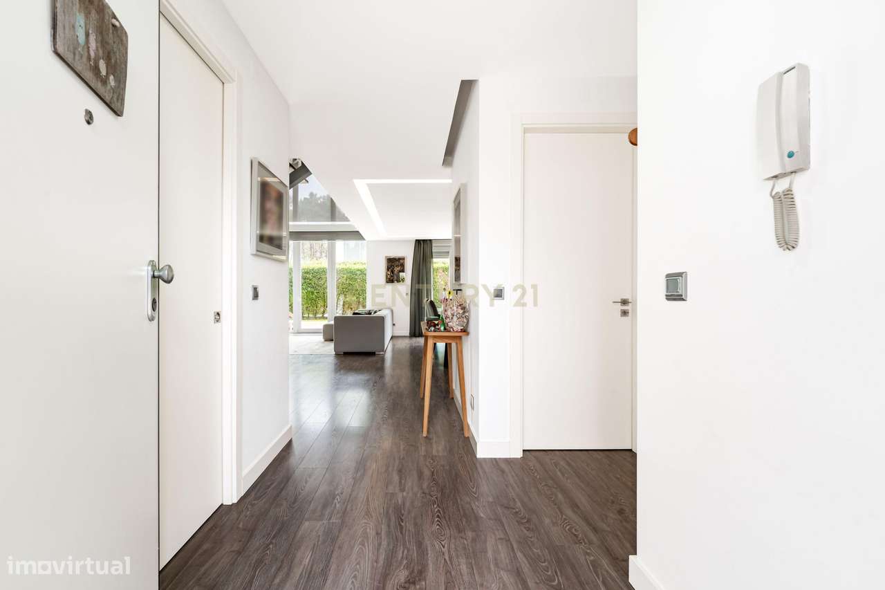 Moradia contemporânea na Aroeira | Luz natural, conforto e eficiência - Grande imagem: 4/52