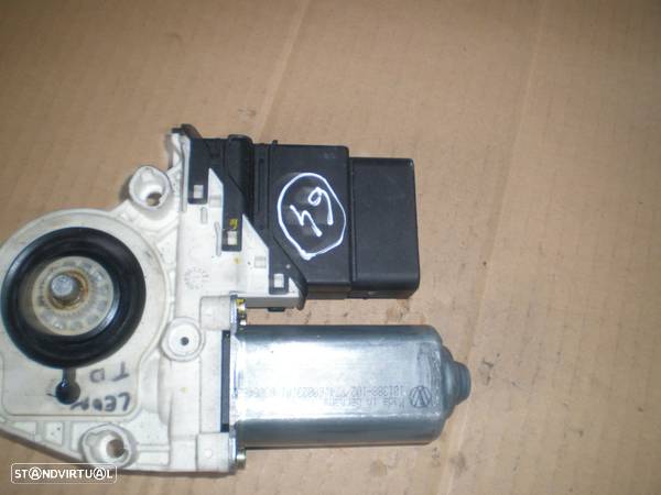 Motor Elevador Vidro 9776 101439 203 VW GOLF 4 2004 TD - 2