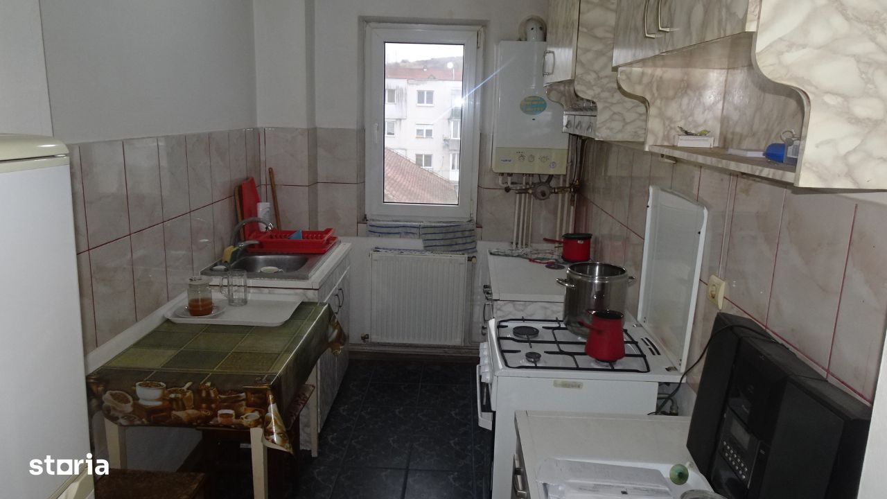 Vand apartament cu 2 camere semidecomandat in Deva, zona Crisului et 3