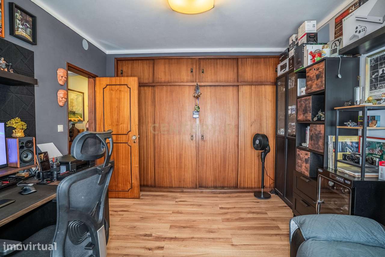 Apartamento Duplex T3+2 com Garagem Box-23