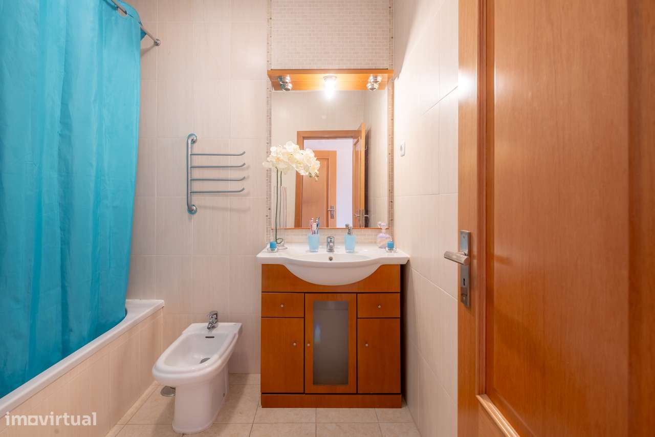 Apartamento de 2 Quartos em Lagos — Conforto, Localização e Potencial-13