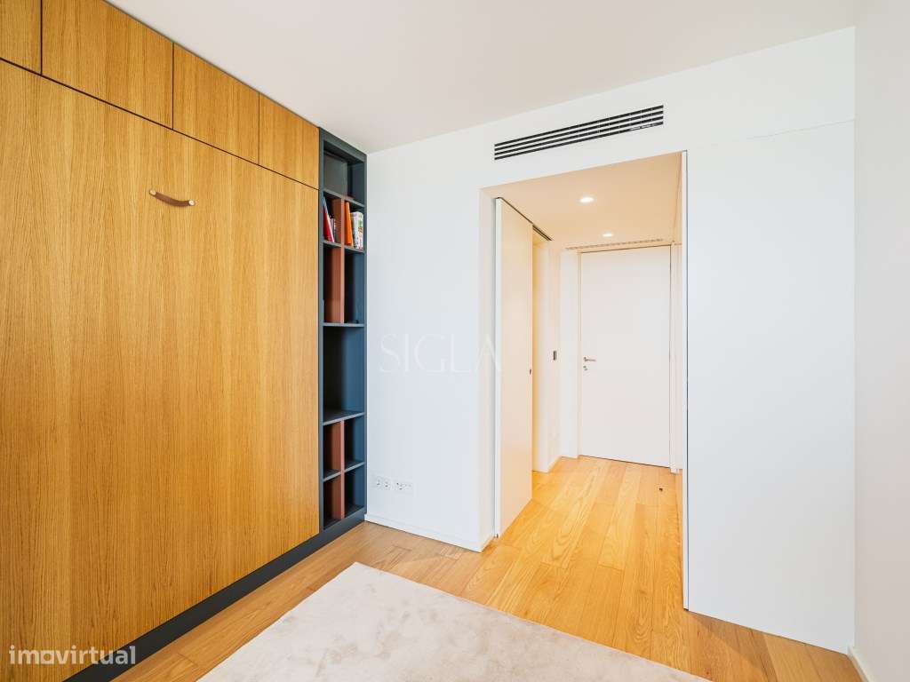 Penthouse T3 com piscina no terraço - Primeira linha de Mar-29