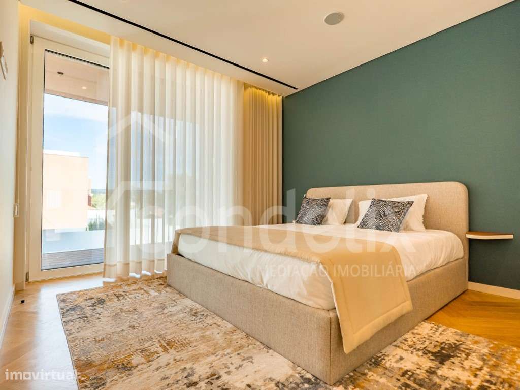 Moradia T5+1 nova com piscina em condomínio fechado de luxo no Estoril-36