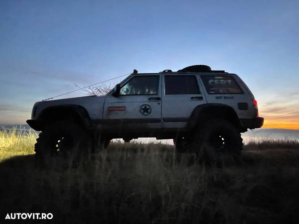 Jeep Cherokee - 25