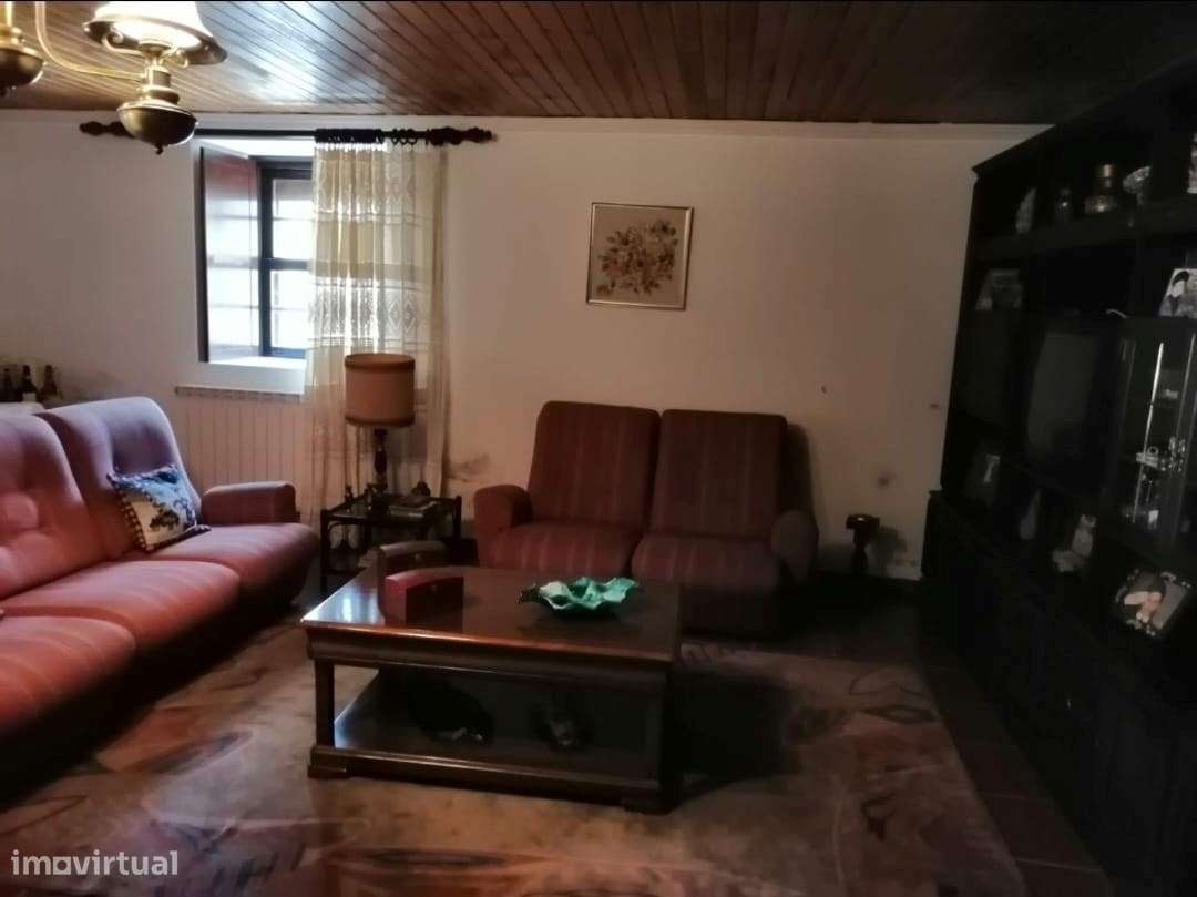 Moradia de Grande Dimensão com Potencial Habitacional, Turístico e de-33
