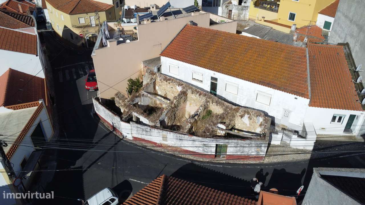 Prédio em Ruína para Reabilitação Total – Oportunidade em Fanhões, Lou-5