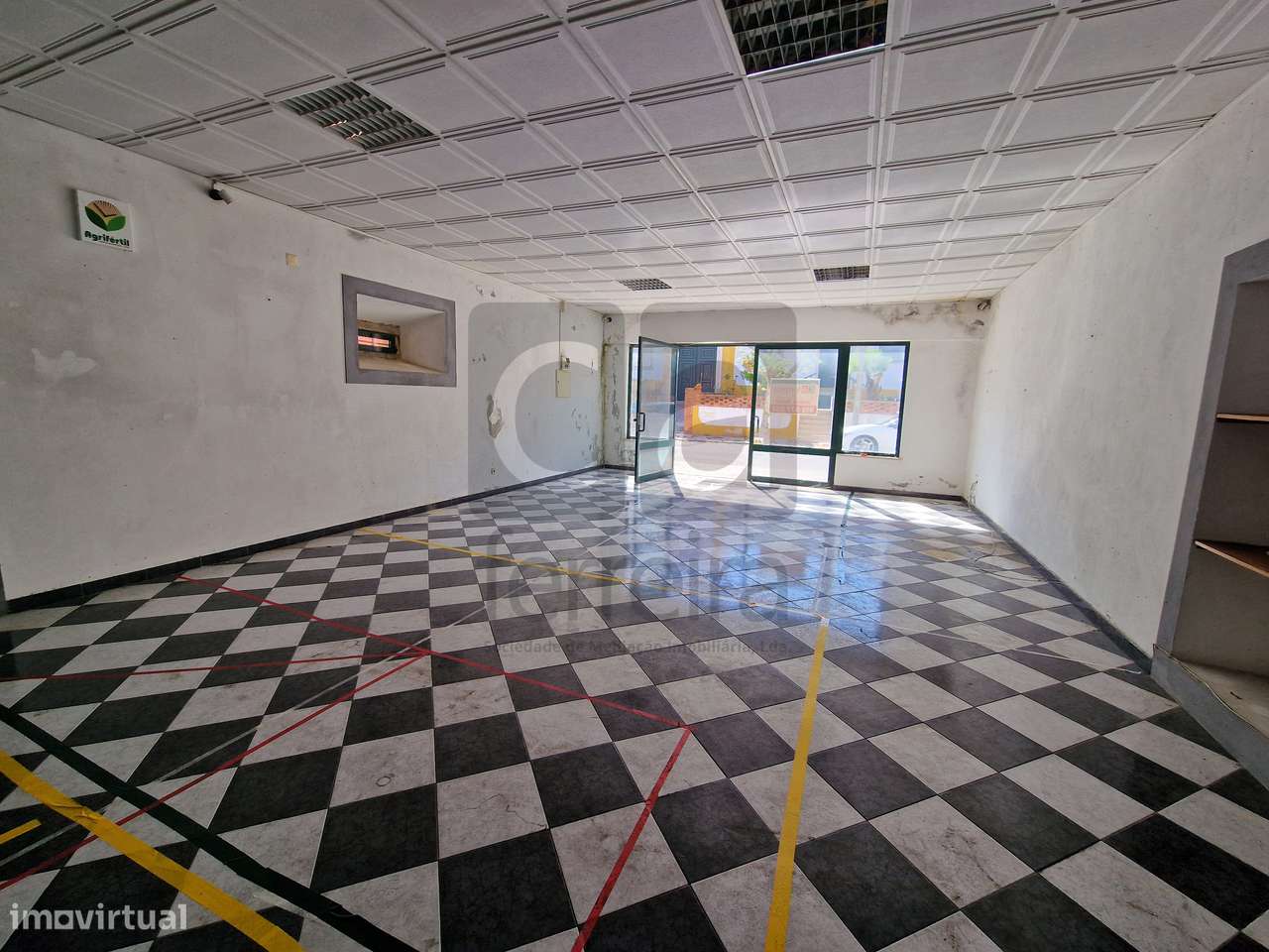 LOja com possibilidade para Moradia T3-13
