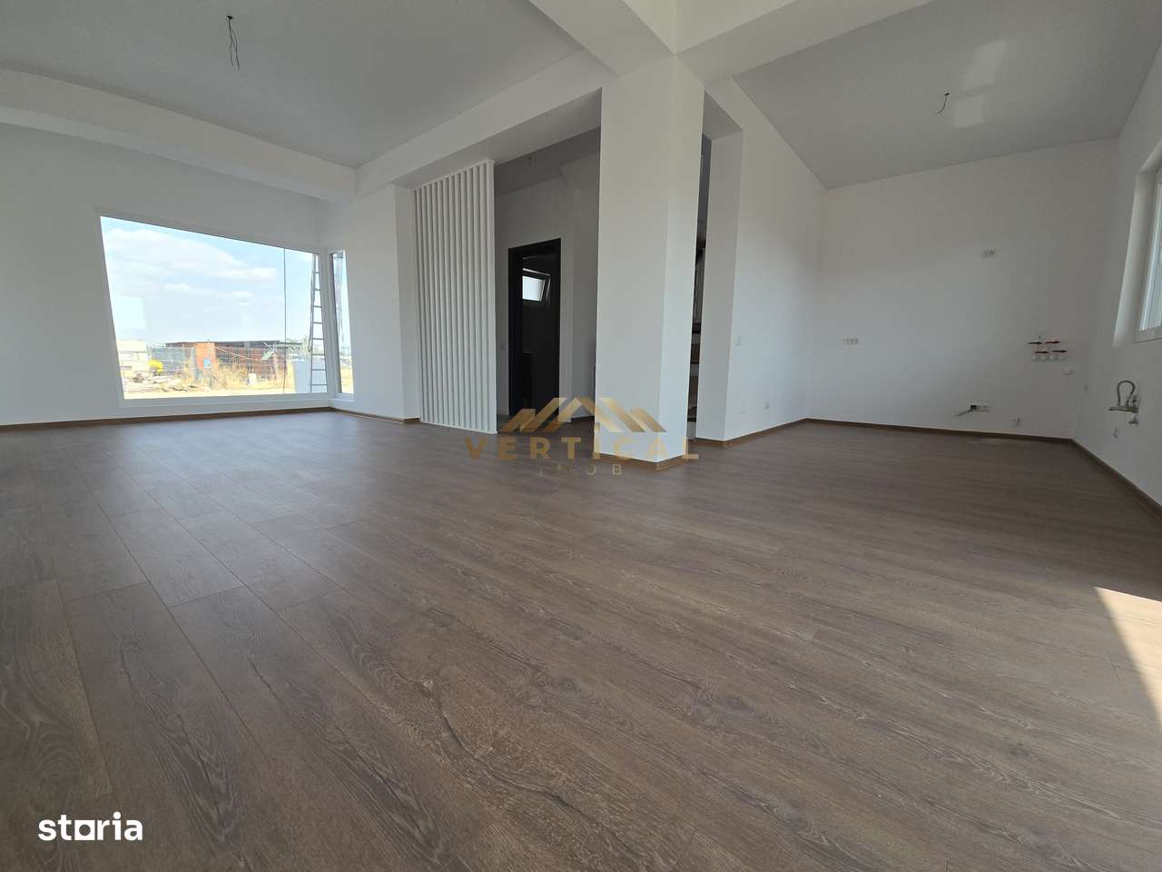 Super vila, super pozitie, 4 camere, 3 bai, Comuna Berceni - Imagine principală: 3/8