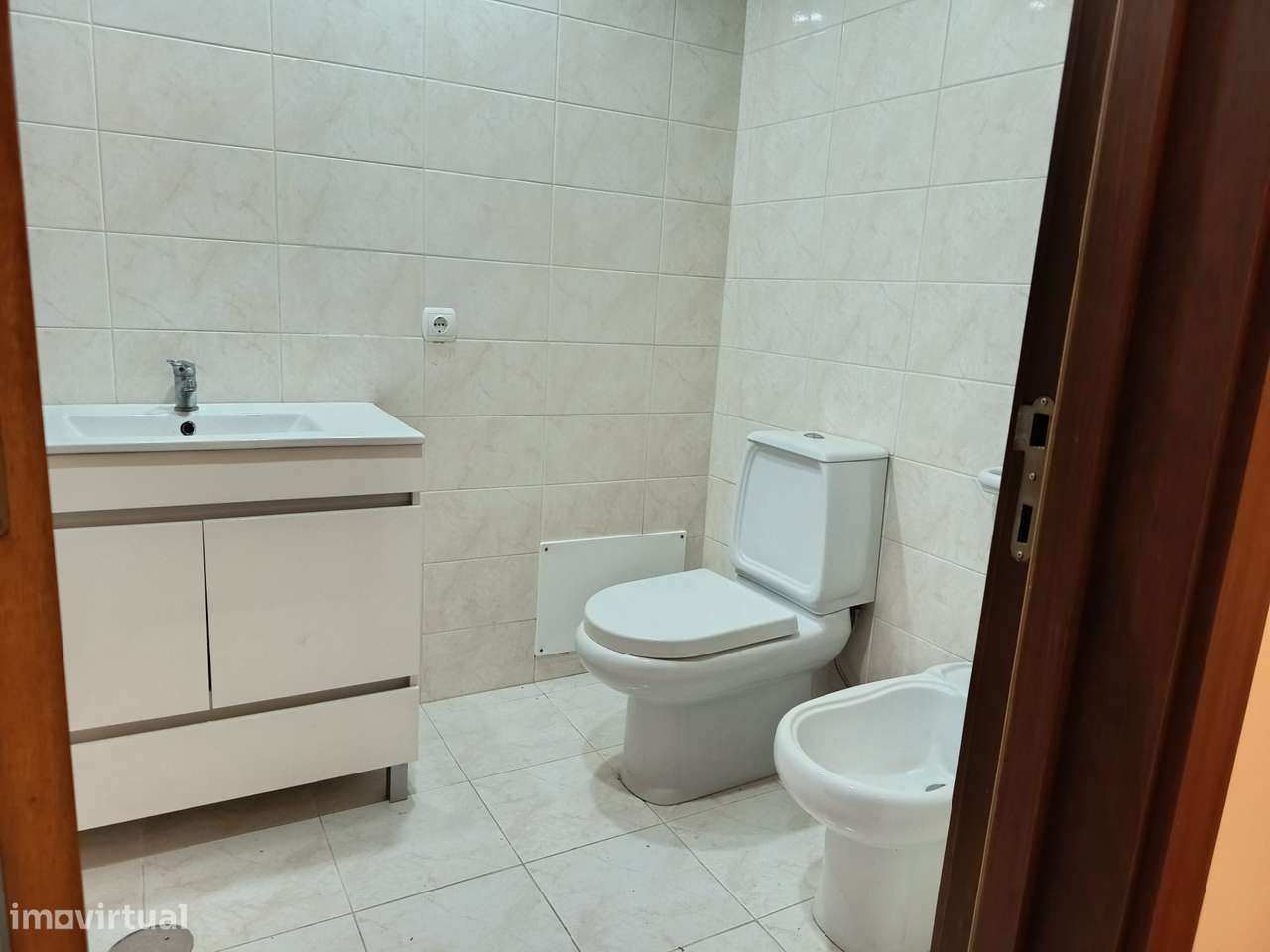 Magnífico T2, com 2 lugares de garagem, junto ao Mira Maia Shopping-6