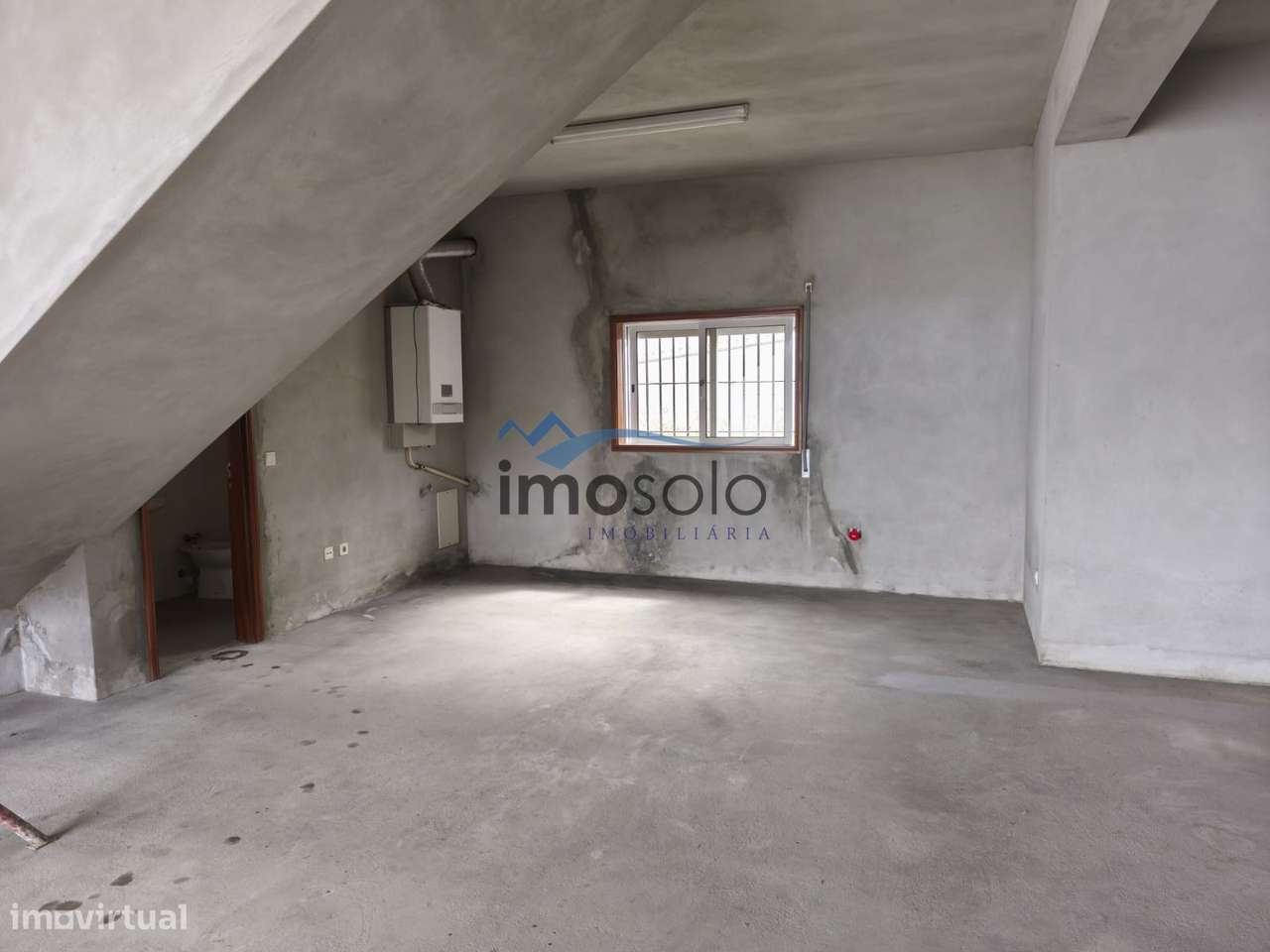 Moradia T3 com Loja Comercial em São João de Ver-12