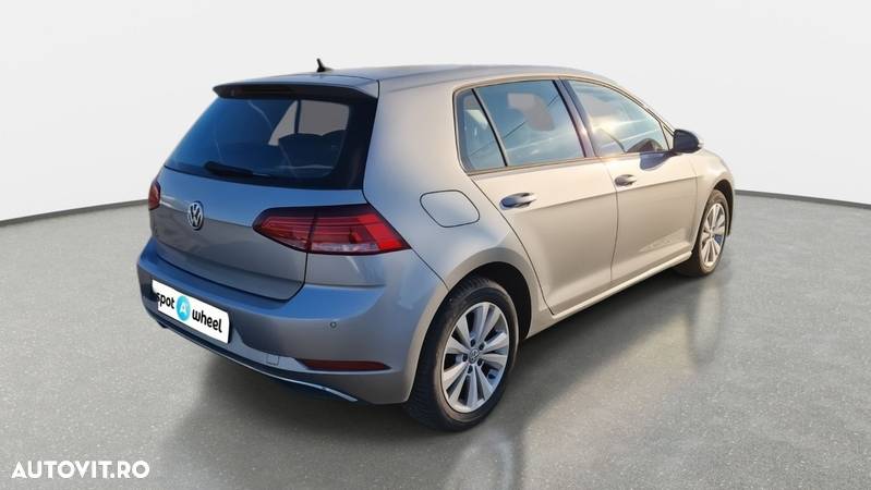 Volkswagen Golf - 5