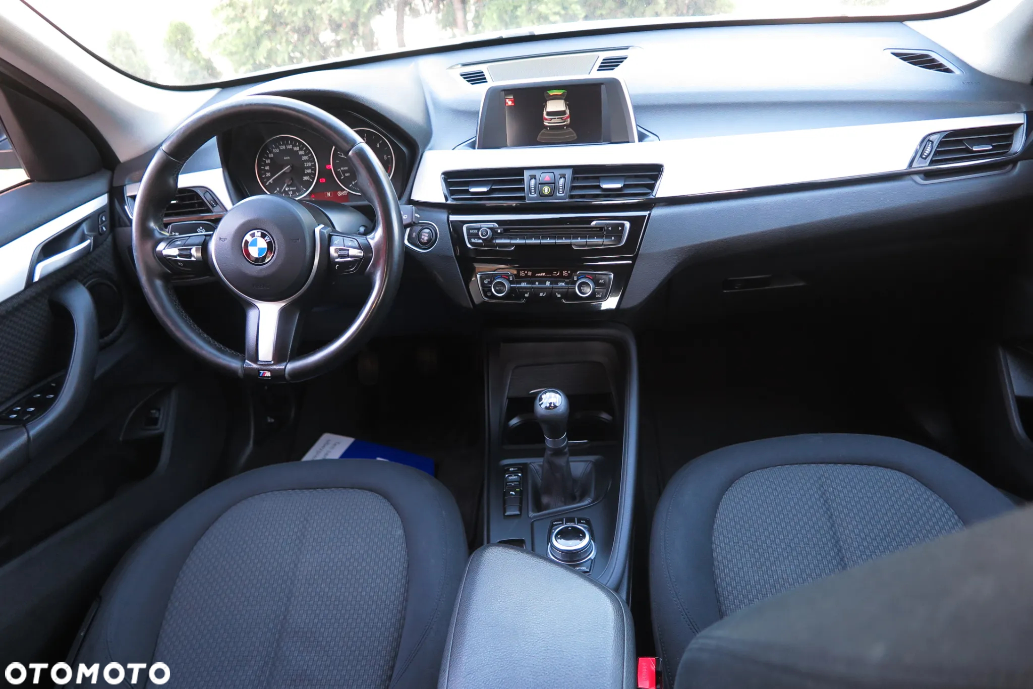 BMW X1 sDrive18d xLine - 33