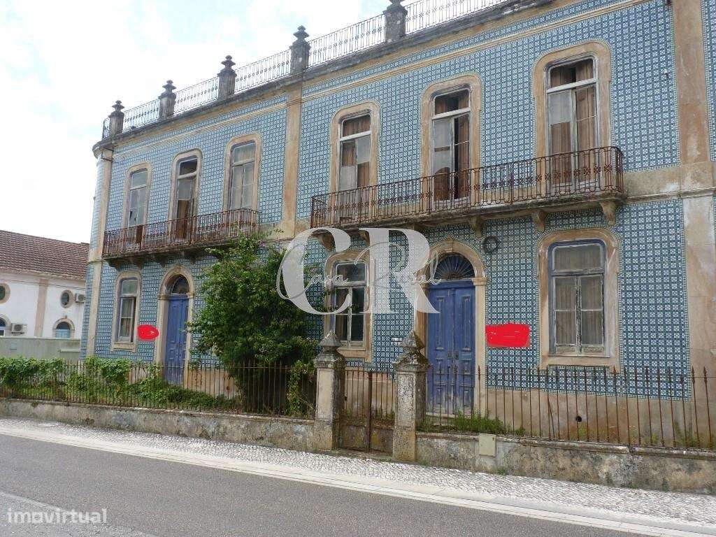 Solar histórico com 8 quartos, garagem e 15ha de terreno para recupera - Grande imagem: 4/51