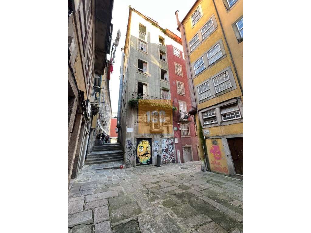 Prédio na Ribeira do Porto - Grande imagem: 2/20