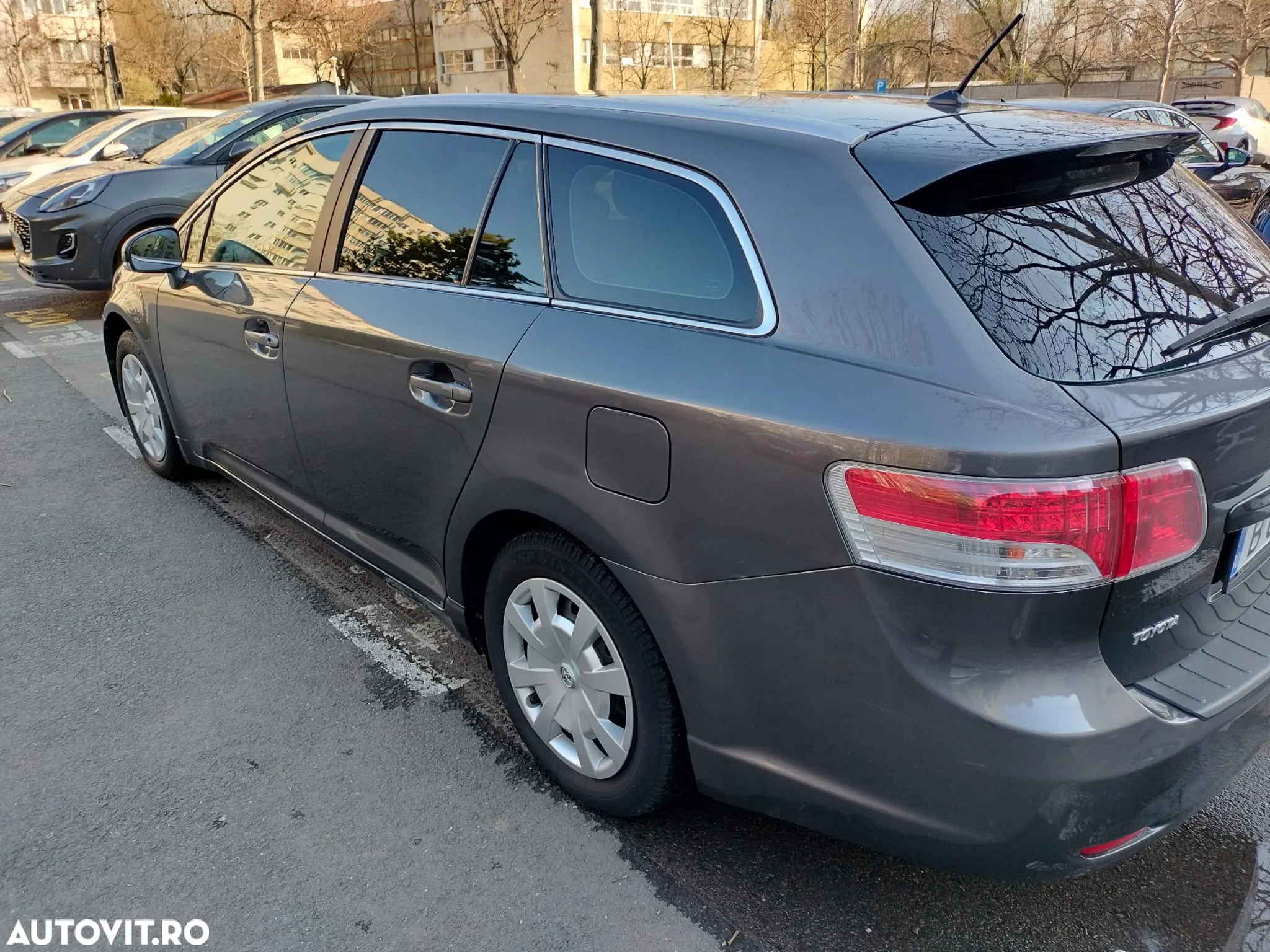 Toyota Avensis 1.6 Comfort - 4