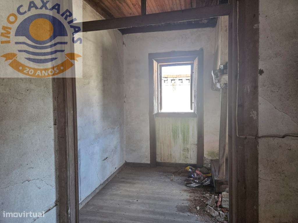 Moradia Rústica com Pátio e Anexos para Recuperar - Urqueira, Ourém-35