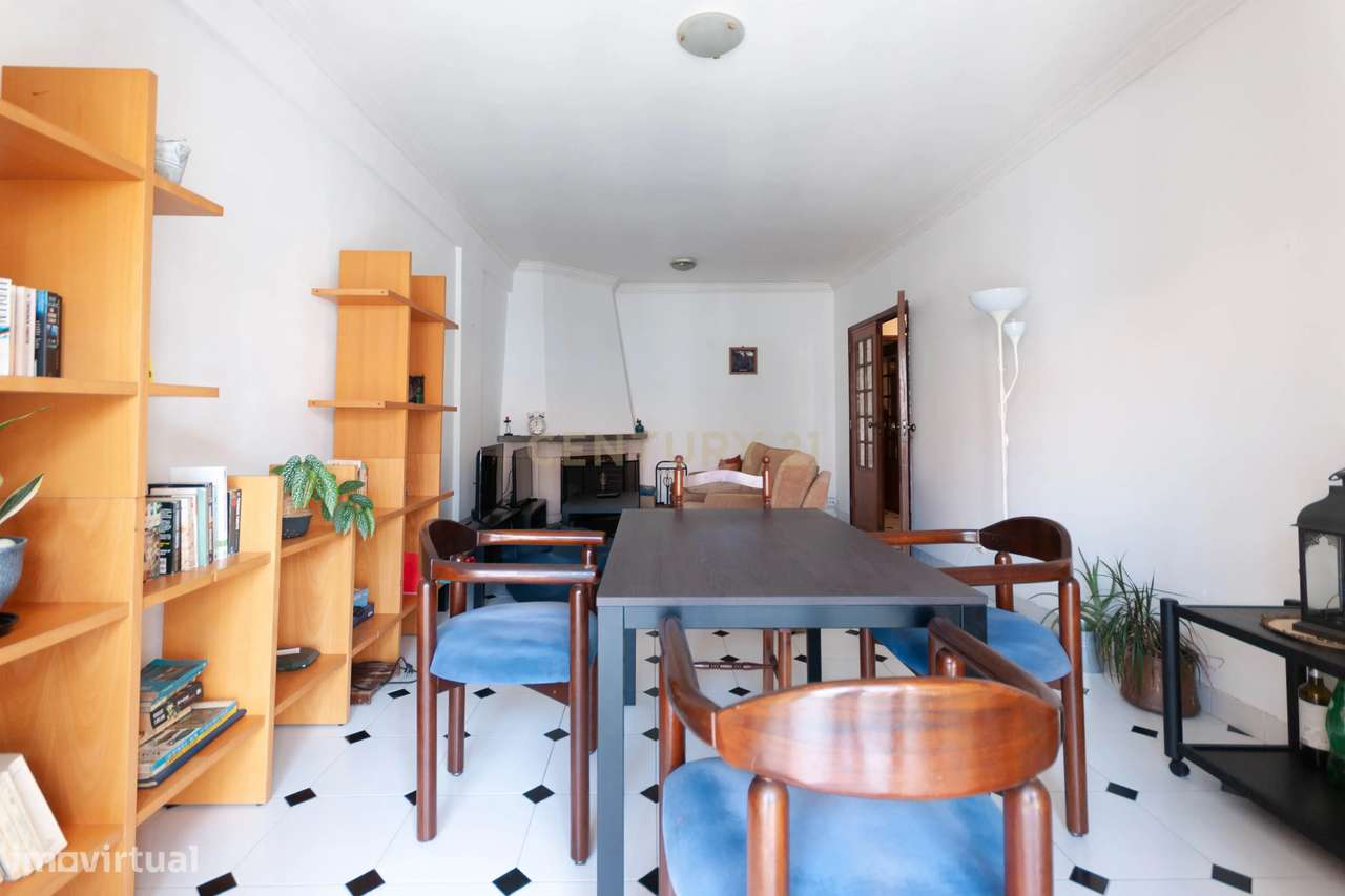 T2+1 Duplex com Garagem em Carcavelos-9