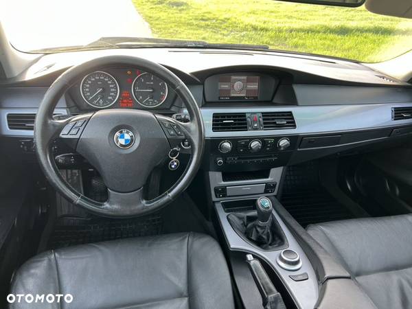 BMW Seria 5 520d Touring - 16