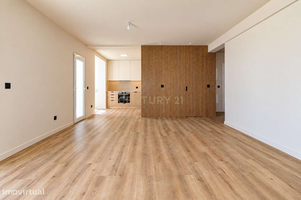 Espectacular Apartamento T3, totalmente remodelado, no centro do Monti-1