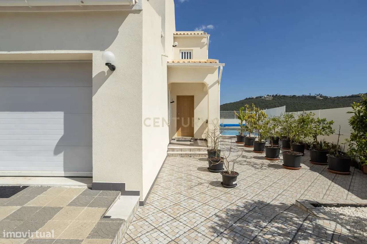 Moradia T3 com piscina e amplo espaço exterior-46