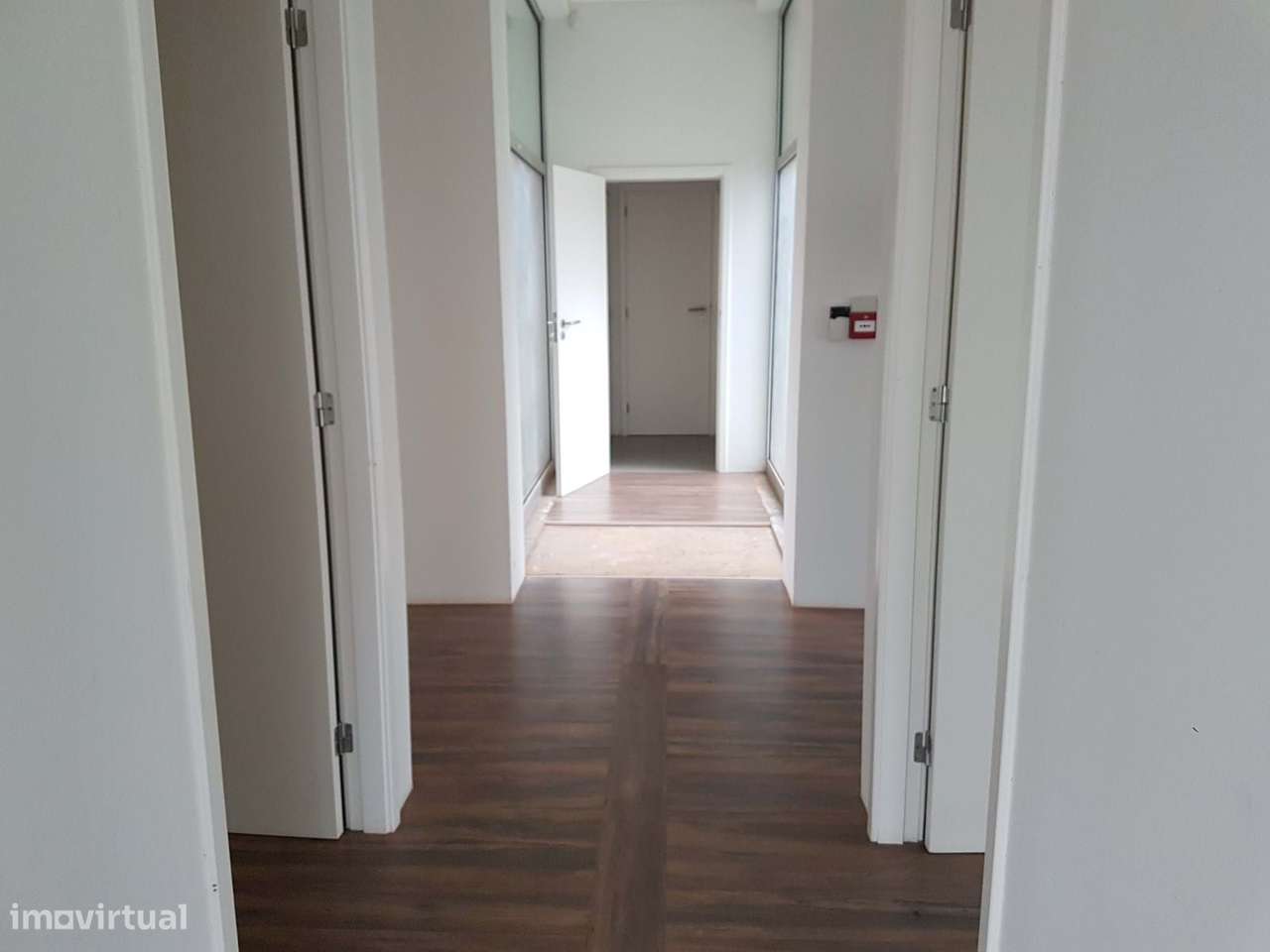 Loja na Avenida D. João III - Edifício Oceanus - Grande imagem: 3/16