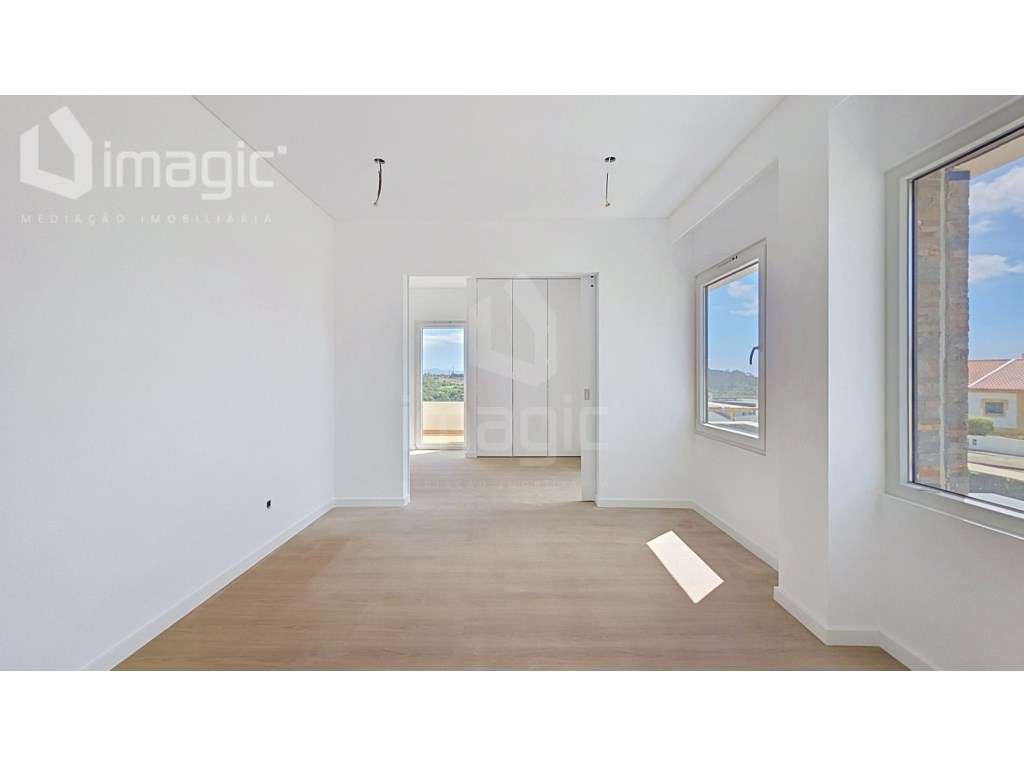 Moradia T4 nova de Design moderno, em Mafra.-23