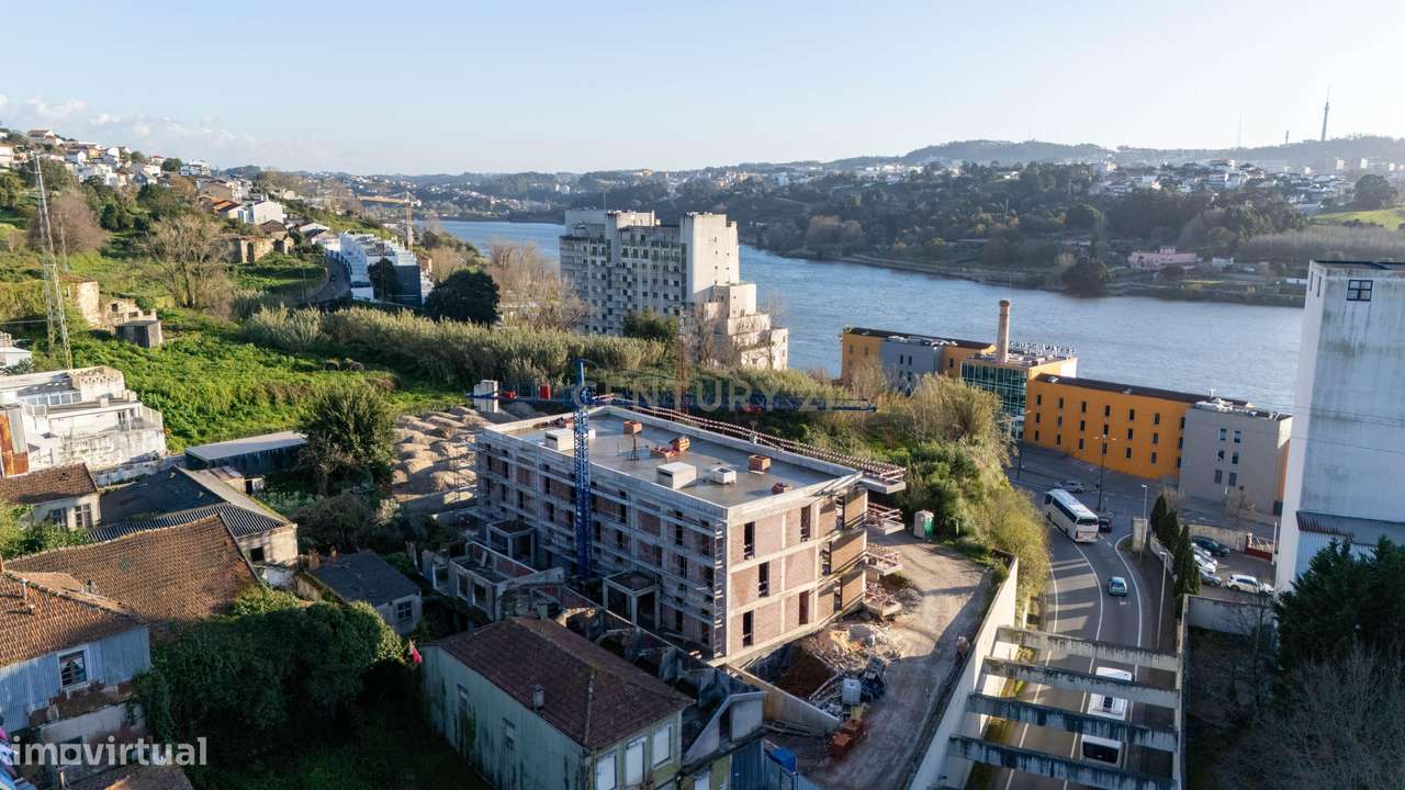 T2 Único com Terraço de 277m² | Valbom, Gondomar-11