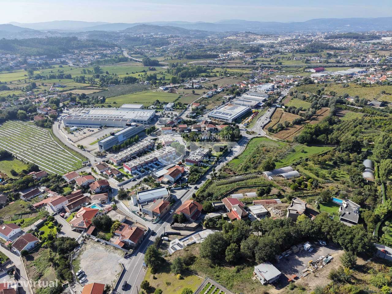 Terreno Urbano com 4605m2 em Esporões-4