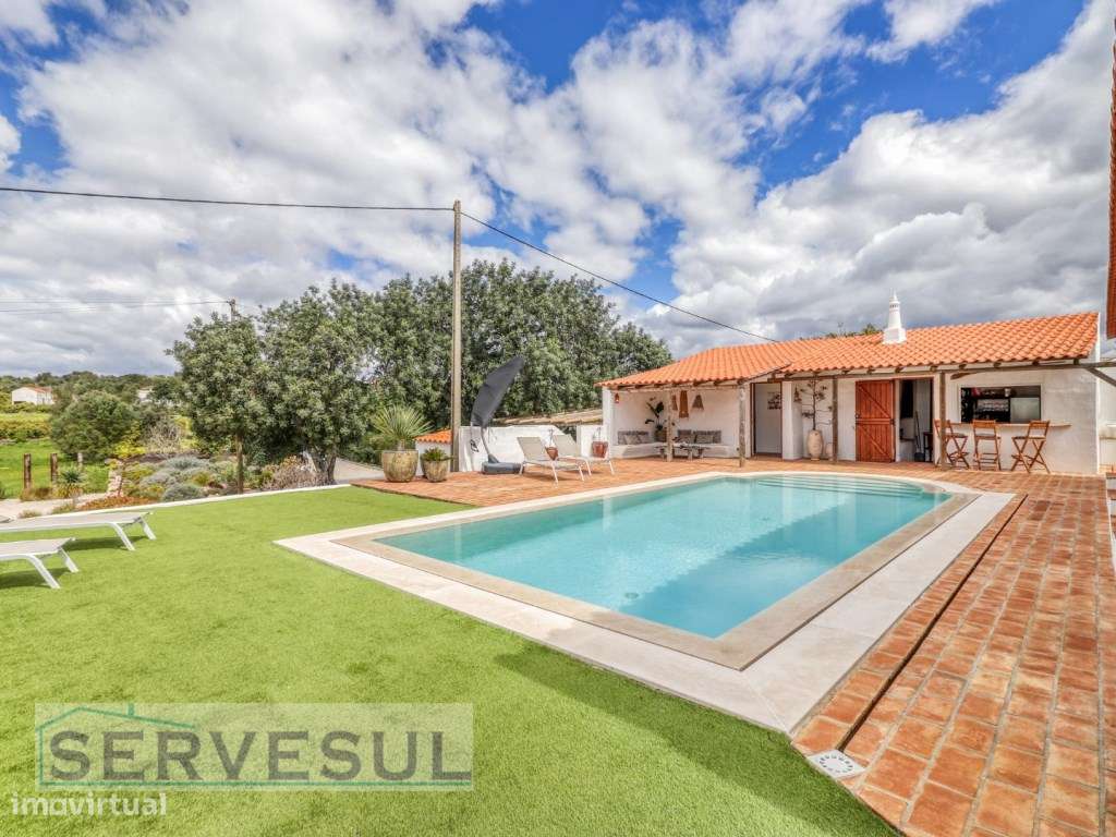 Charmosa Moradia Familiar T3+1 no Campo, inserida num generoso terr...-32