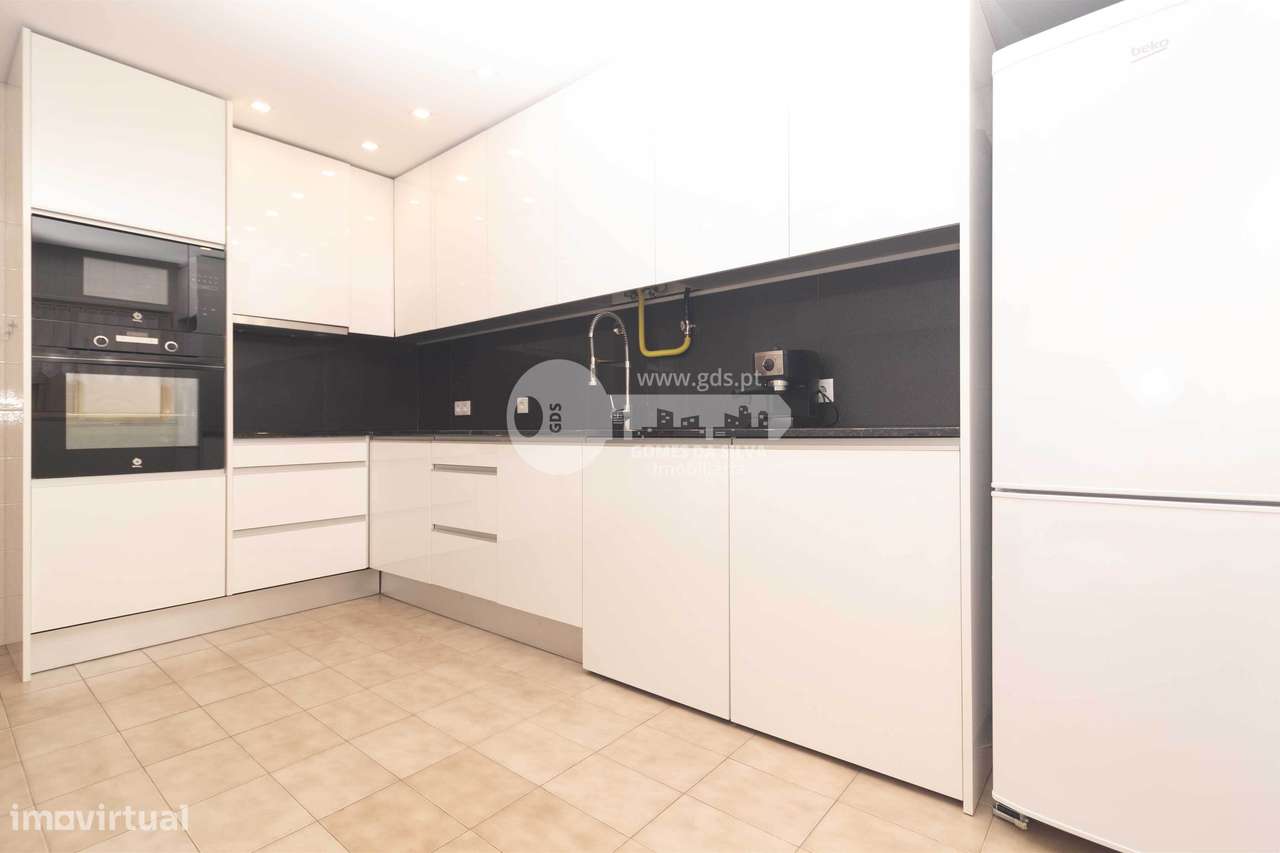 Apartamento T3 c/ lugar de garagem - Edifício do Galo-10