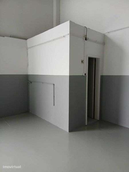 Arrenda-se armazém Industrial com 350 m² em Gondomar – Junto à IC 29 - Grande imagem: 4/7