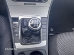 Volkswagen Passat 1.6 TDI DPF BlueMot Trendline - 17