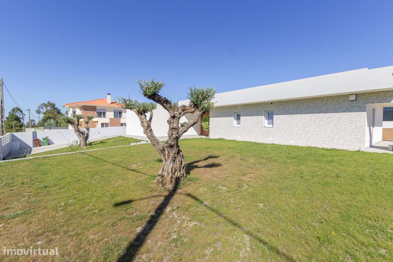 Vila Alegre / Fernão Ferro - Luxuosa moradia térrea T3 lote de 2775 m²-33